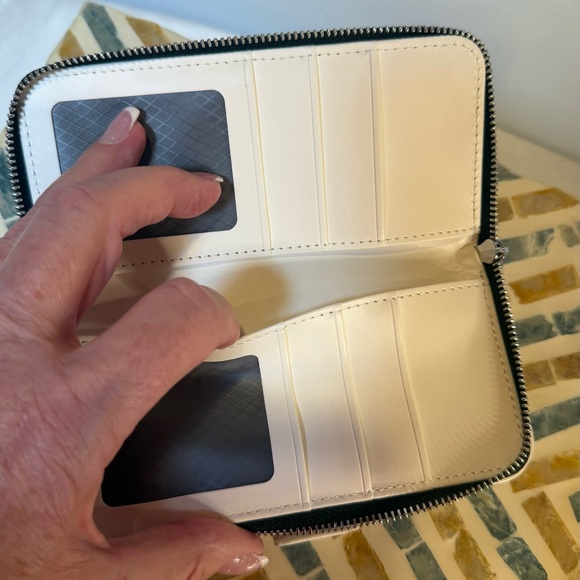 NWT White Quilted Women's Iphone 17 Wallet - Picture 4 of 10